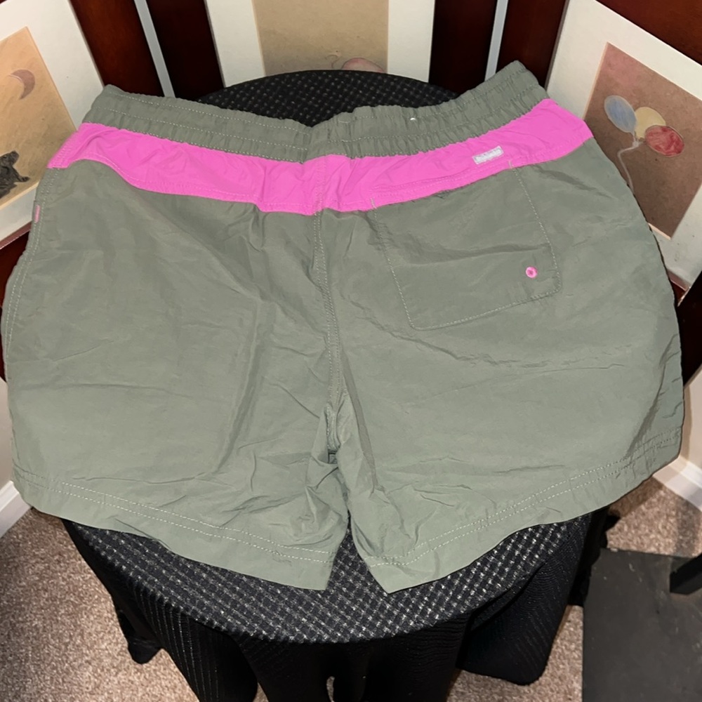 NWOT Columbia Olive Green Shorts with Pink Accents - Picture 3 of 3